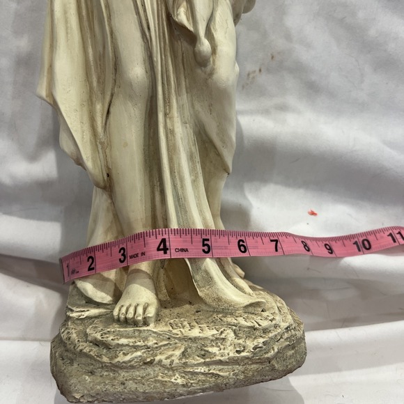 Vintage resin  Statue Lady Maiden Flower  Bounty, Greek dining room or bath roo - Picture 7 of 7